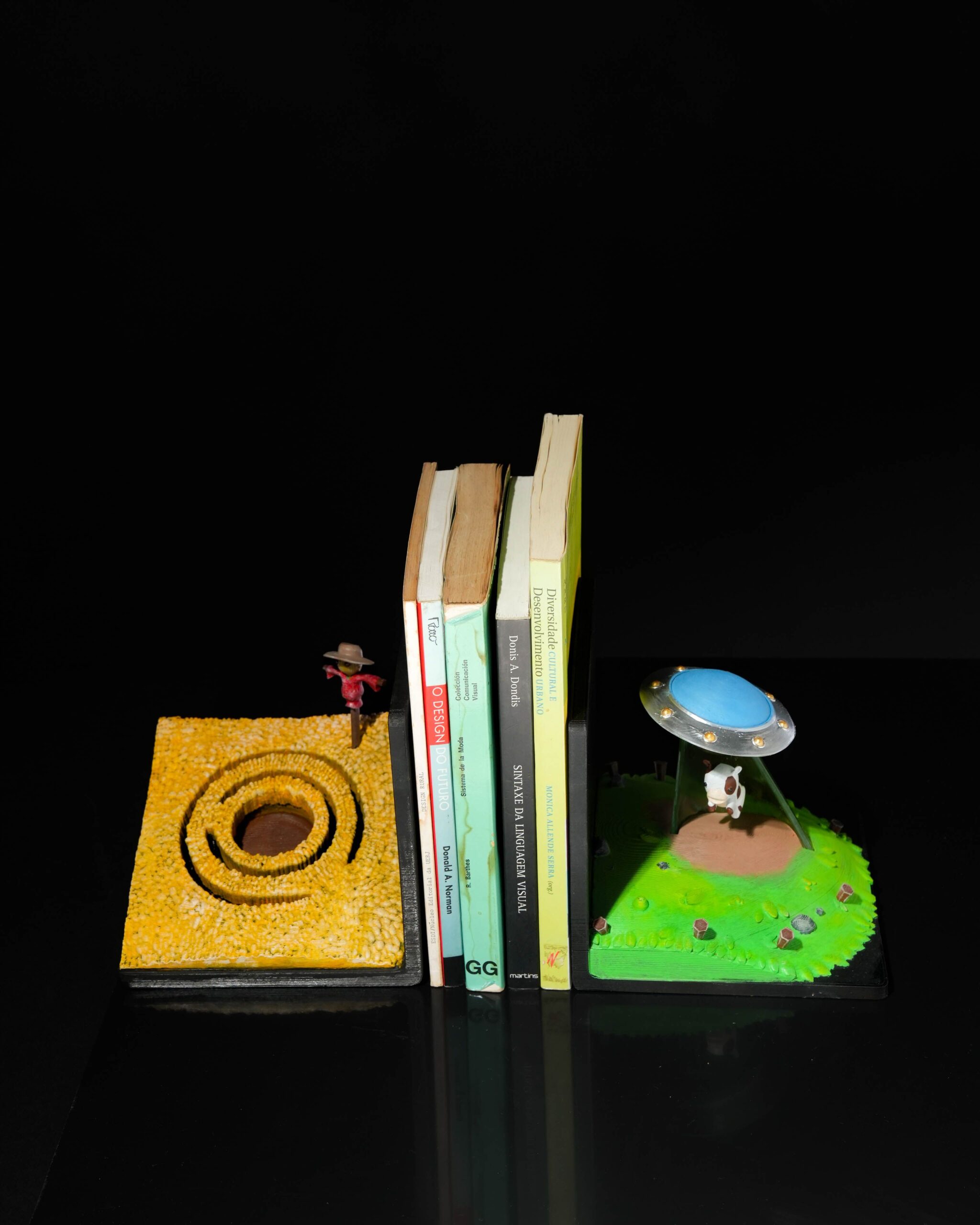 Alien Invasion Bookend - Image 2