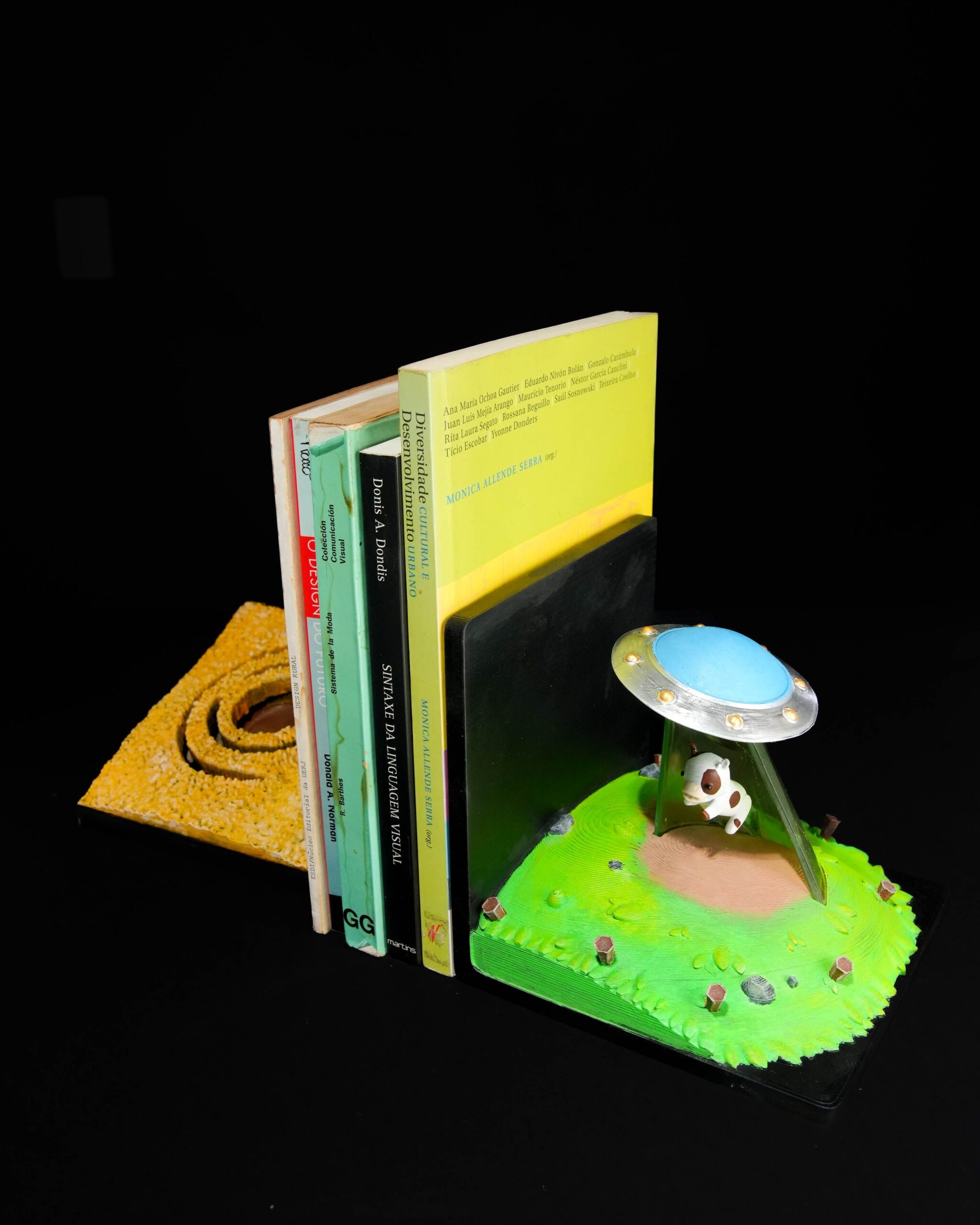 Alien Invasion Bookend - Image 3