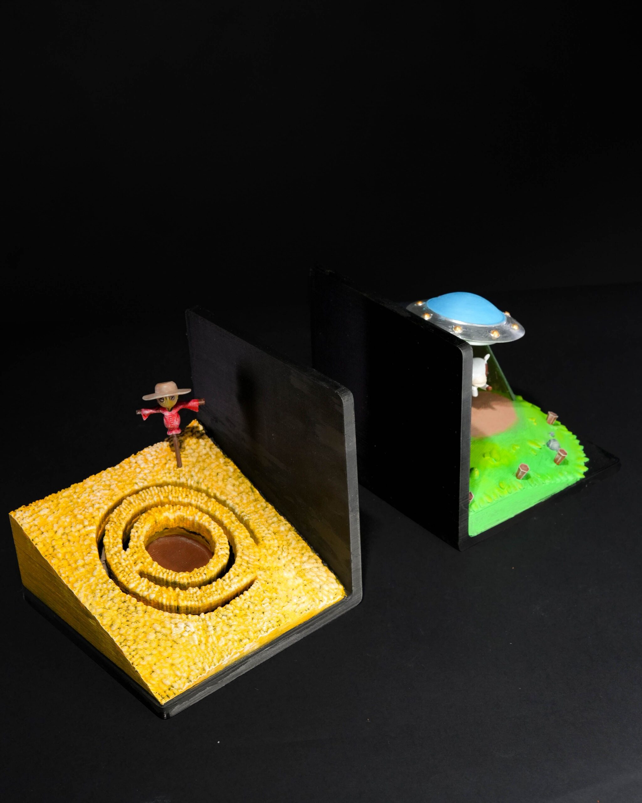 Alien Invasion Bookend - Image 4