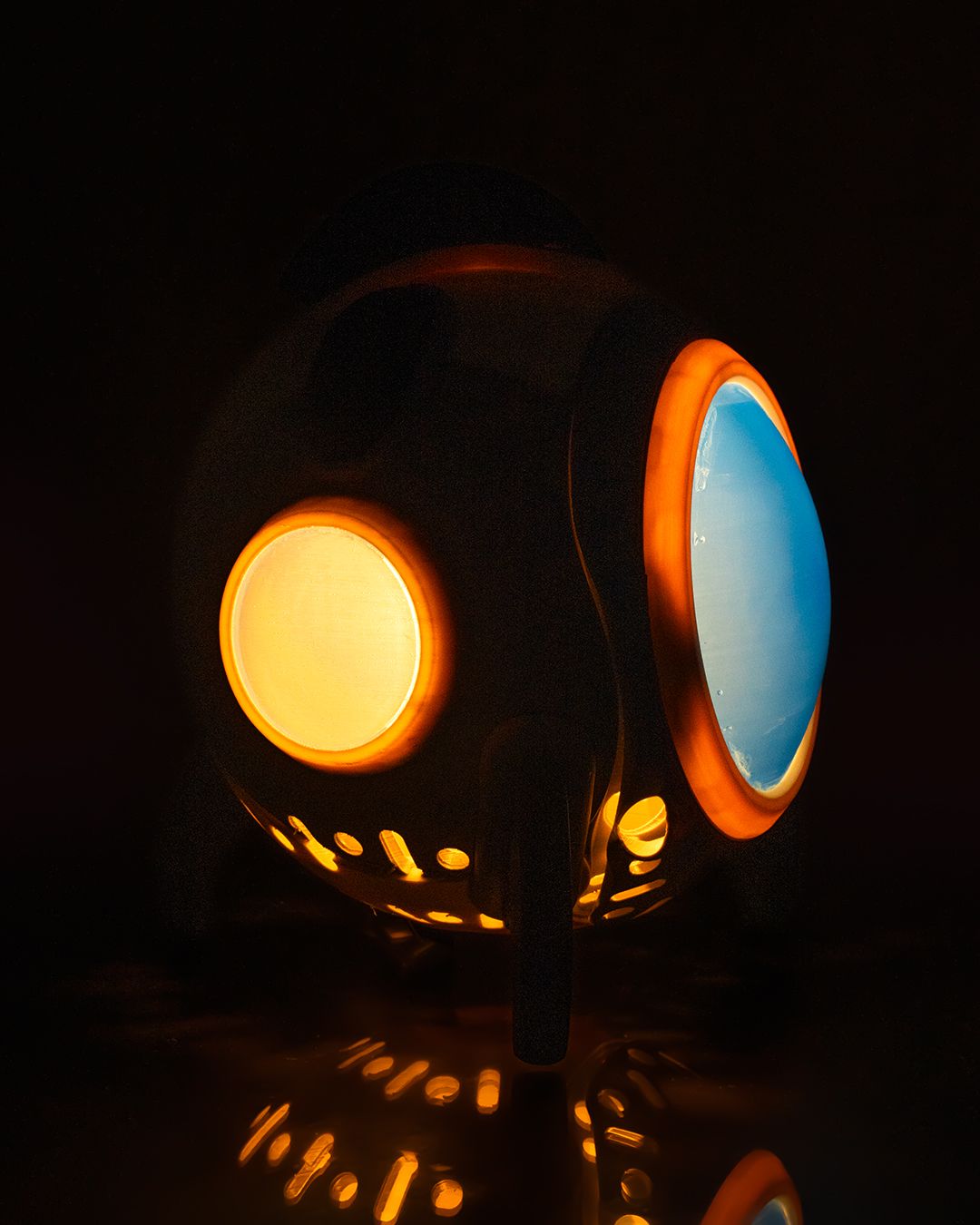 Tiny Spacecraft Lamp - Image 3