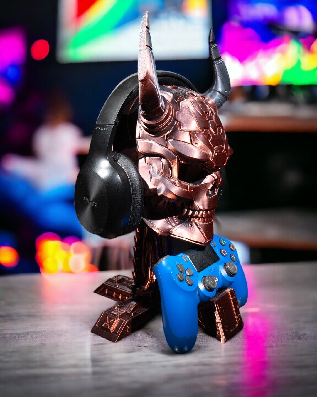 Sci-fi Skull Controller & Headphone Holder - Image 3