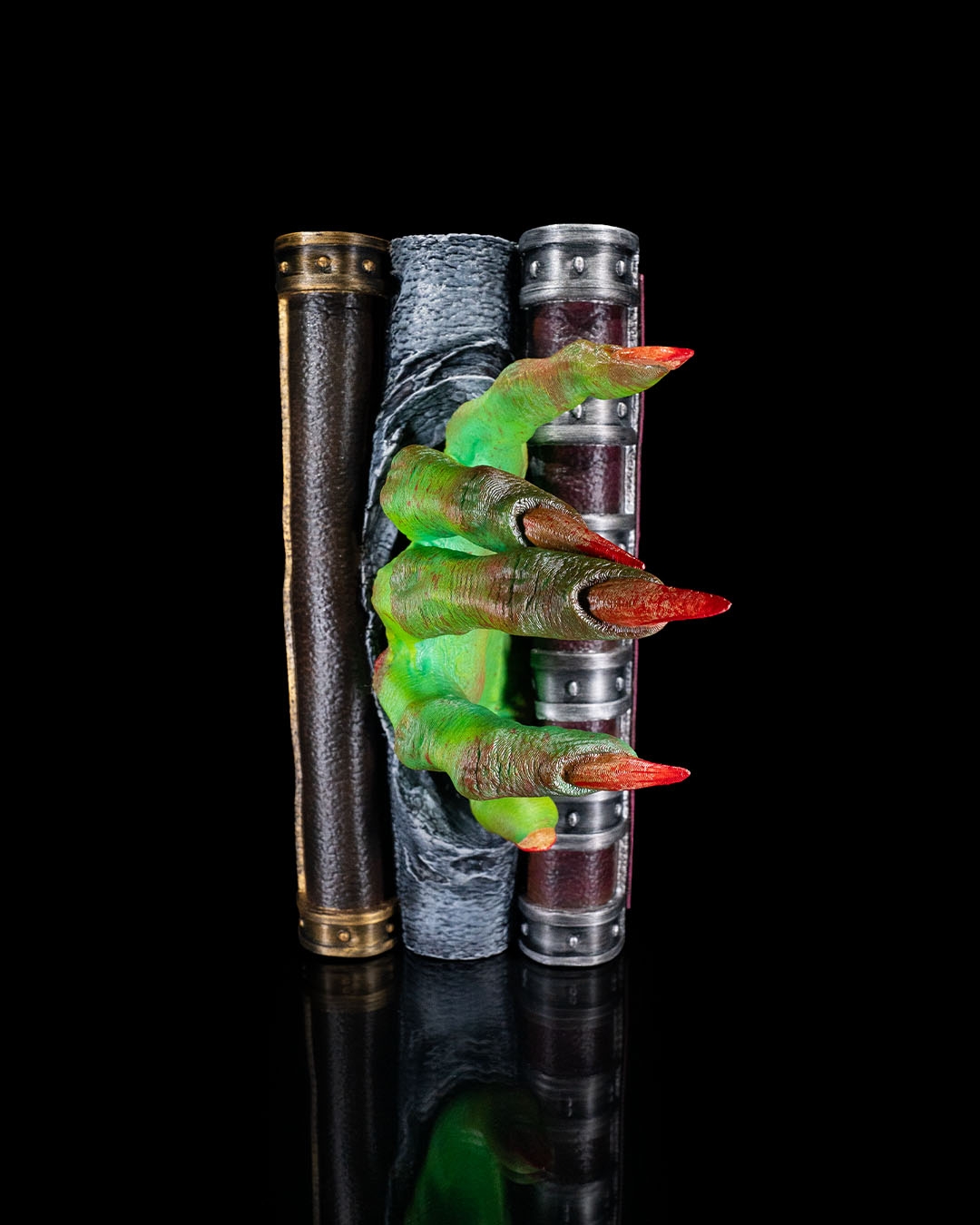 Creeping Out Book Nook - Image 4