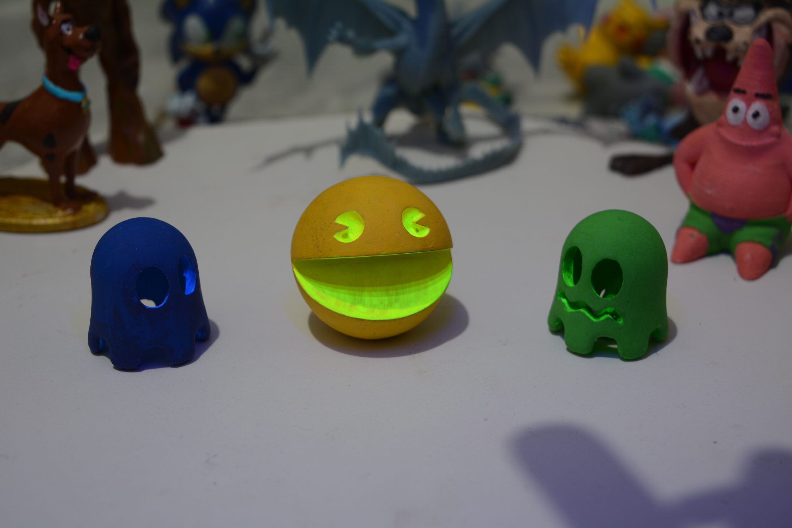 🌟 Miniatura Neon do Pac-Man e Fantasmas: Brilho Incrível e Nostalgia em Resina! 🌟 - Image 5