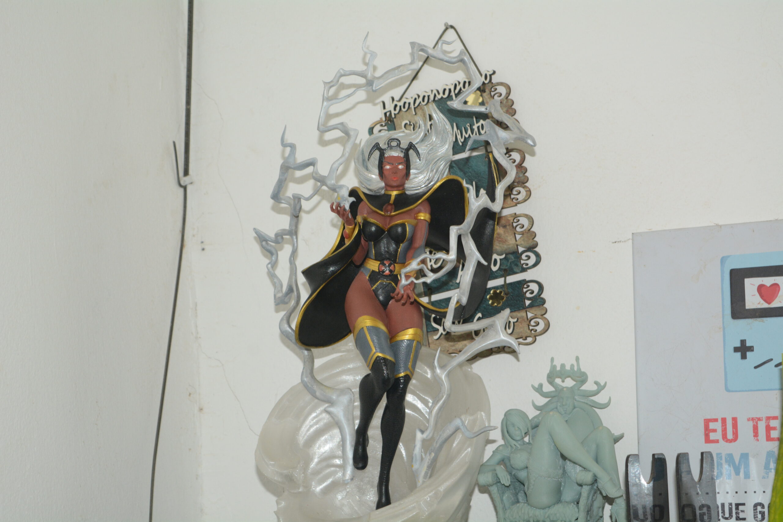 🌩️ Tempestade dos X-Men: Miniatura de Luxo em Resina - Detalhes Incríveis e Acabamento Impecável! 🌩️ - Image 4