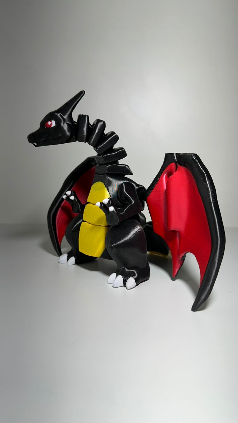 Charizard Black flexível Grande - 22 cm x 15 cm x 34 cm