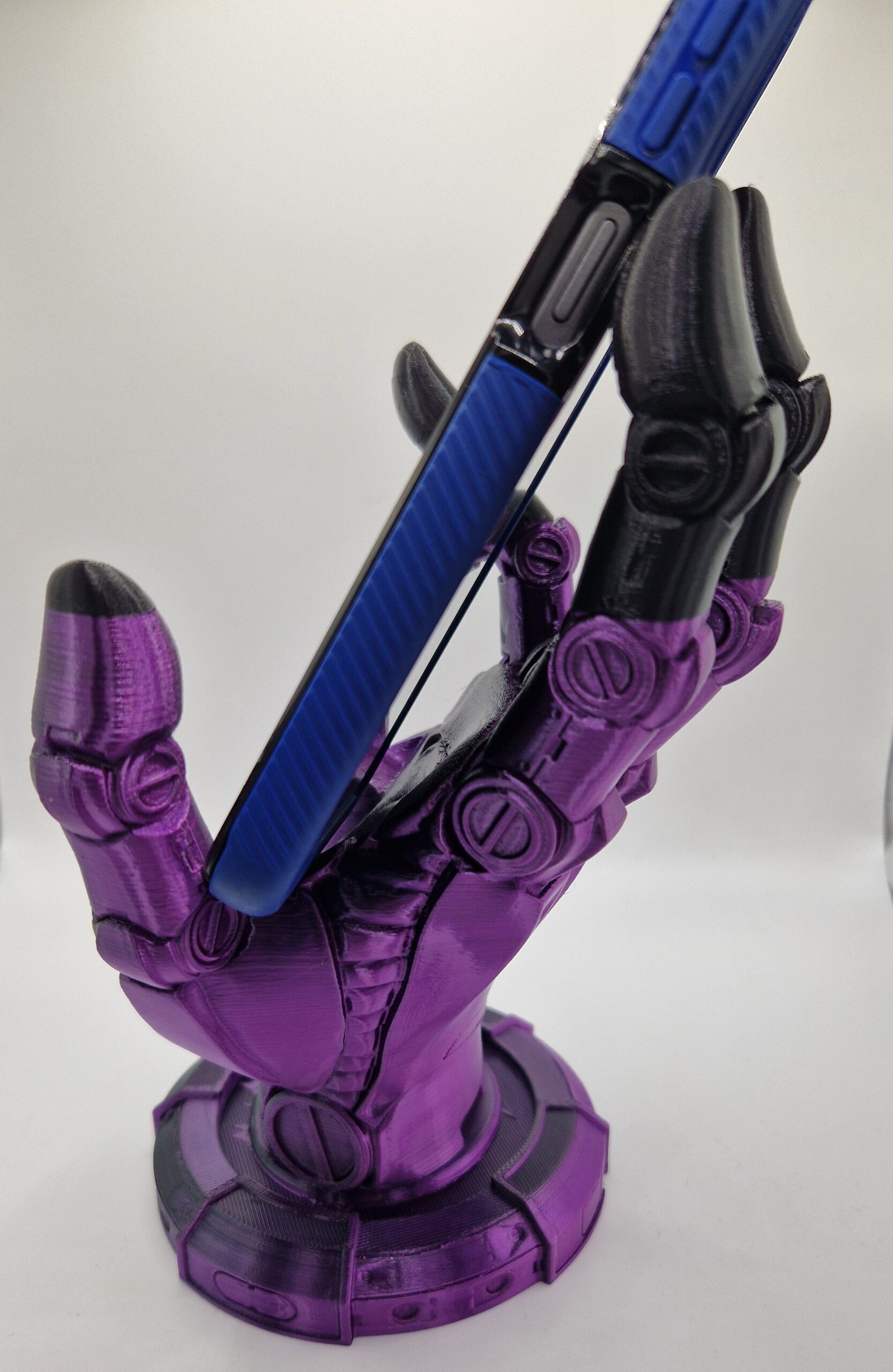 Robot Hand Phone Holder - Image 2