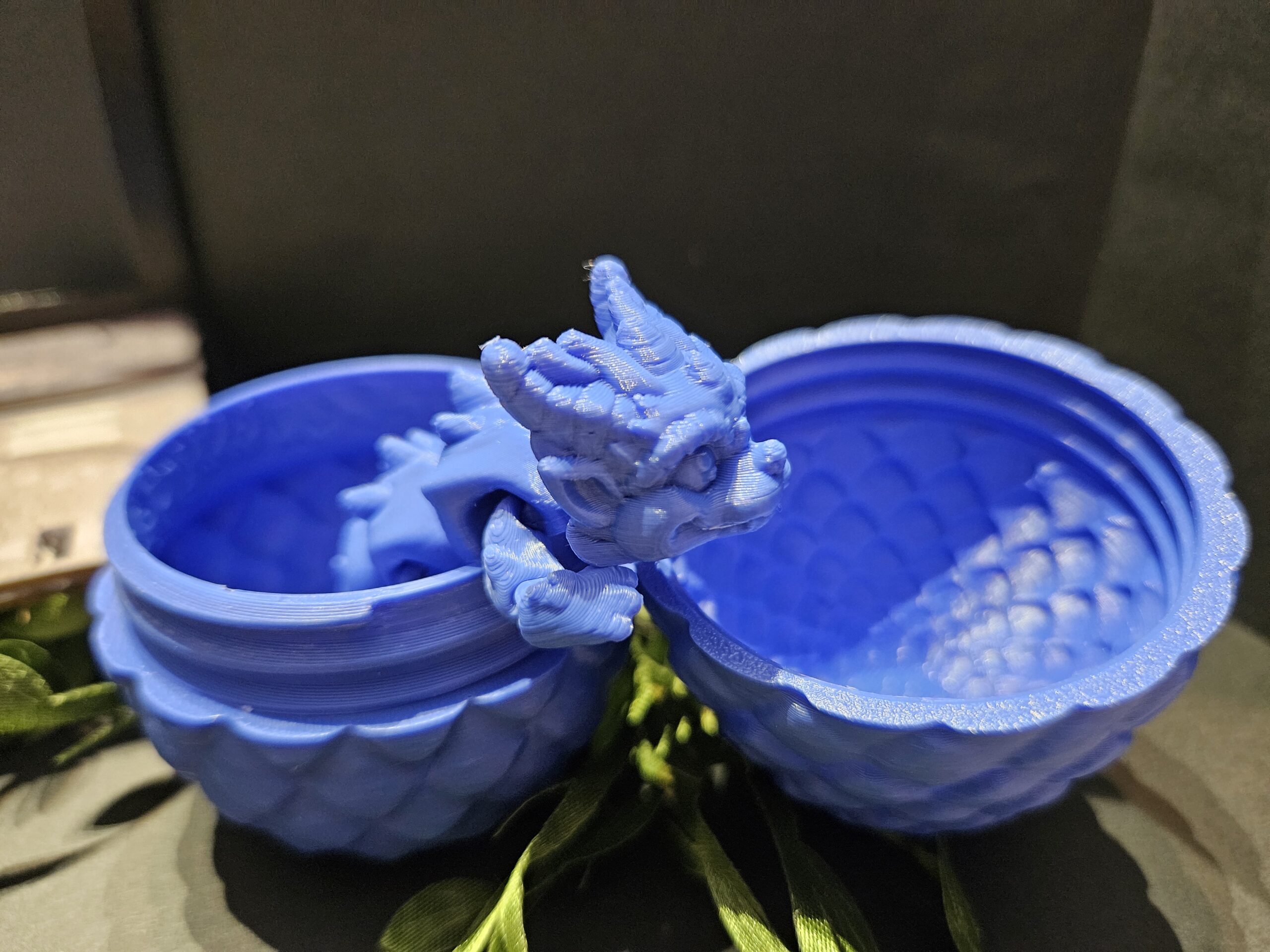 Single tone Dragon egg and baby dragon Keyring - Image 3