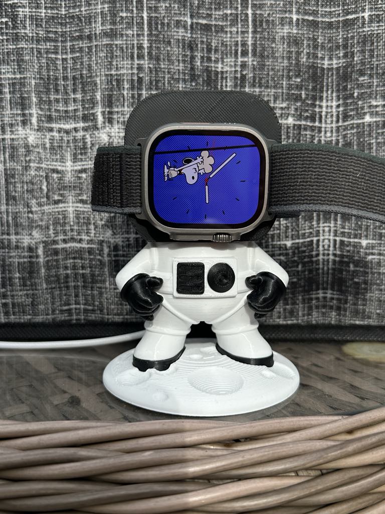 Spaceman Apple Watch charger - Image 3